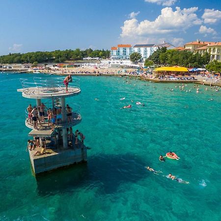 Cozy Apartments With Sea View Novi Vinodolski Ngoại thất bức ảnh