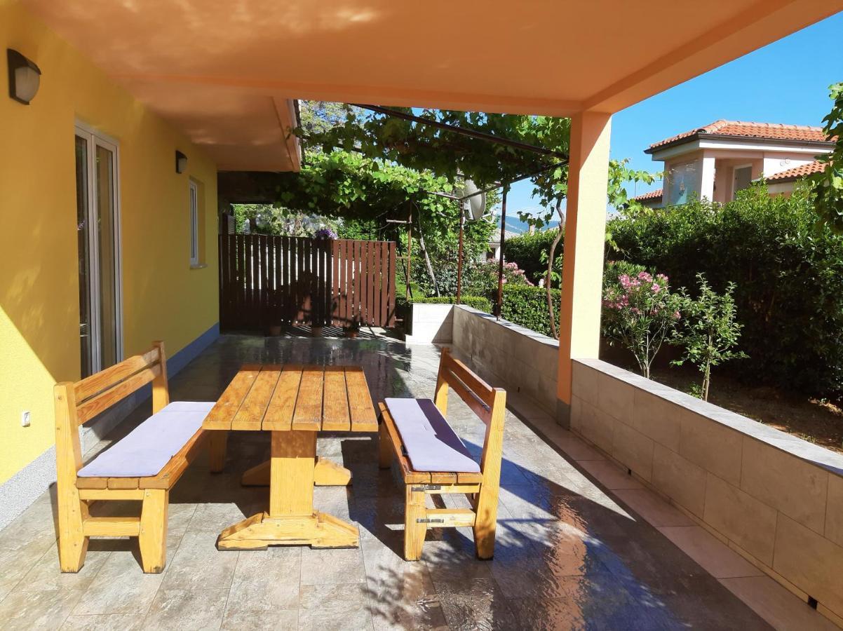 Cozy Apartments With Sea View Novi Vinodolski Ngoại thất bức ảnh