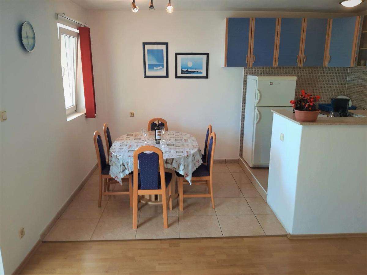 Cozy Apartments With Sea View Novi Vinodolski Ngoại thất bức ảnh